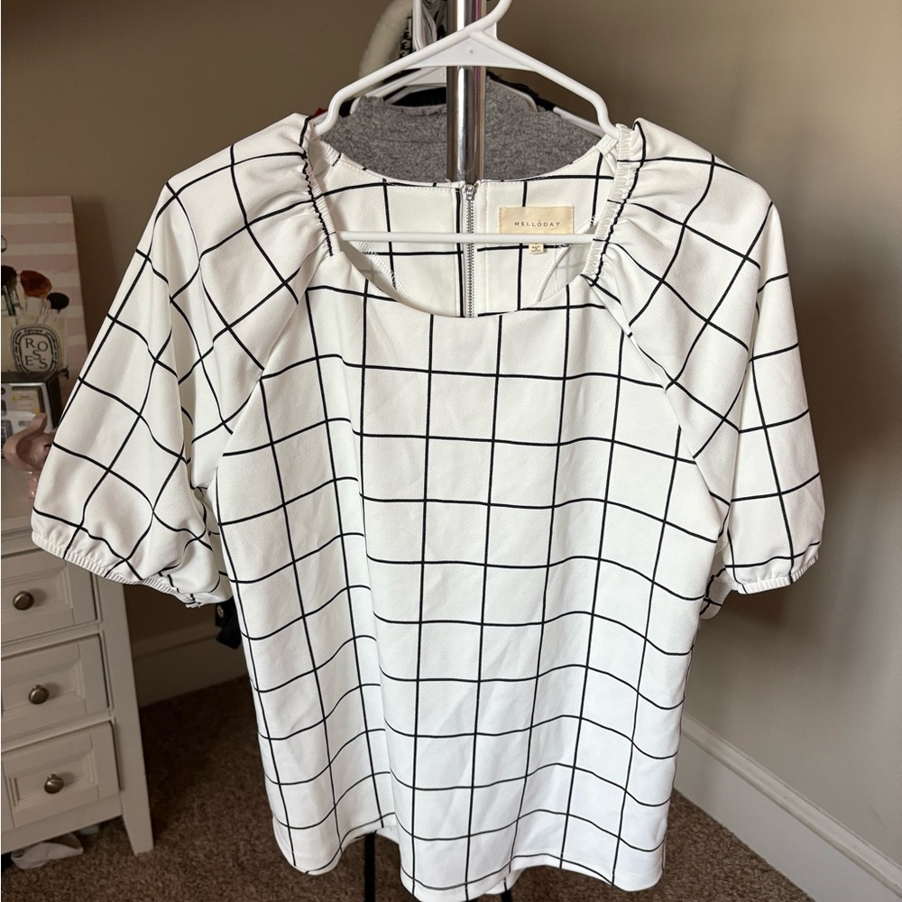 Chic White and Black Grid Blouse